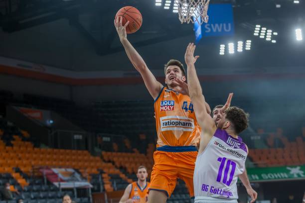 力保中场防 力保中场防