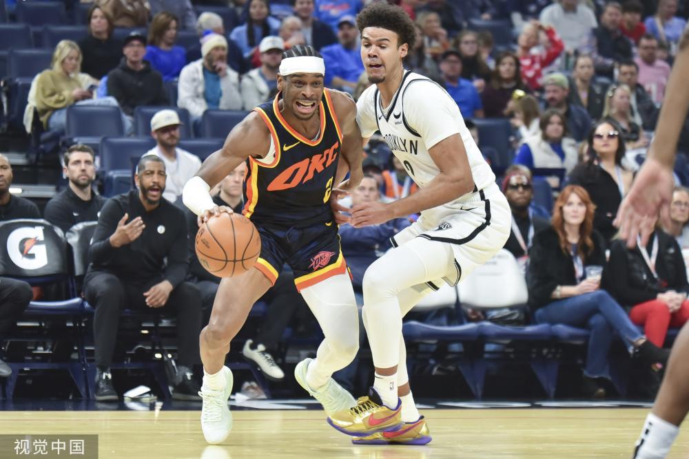 展现出了惊 展现出了惊